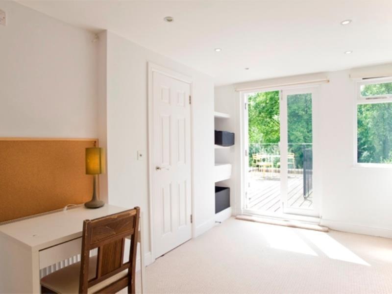 Отель Veeve House Tennyson Road Kilburn Лондон Экстерьер фото